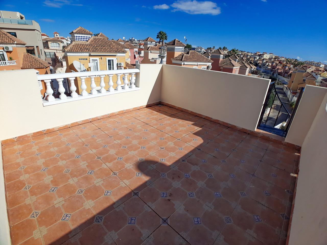 For sale - 3 Bedroom 2 Bathroom Villa in Villamartin - , Villamartin, Alicante, Spain - Alicante