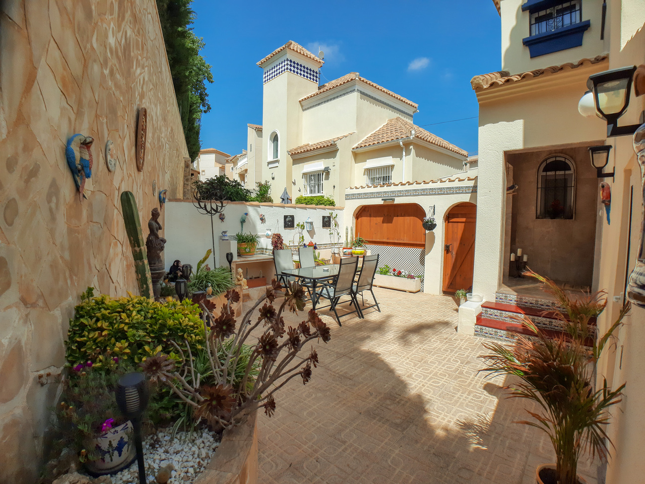 For sale - 3 Bedroom 2 Bathroom Villa in Villamartin - , Villamartin, Alicante, Spain - Alicante