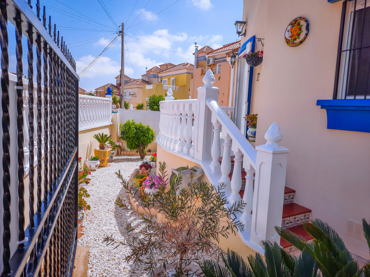 For sale - 3 Bedroom 2 Bathroom Villa in Villamartin - , Villamartin, Alicante, Spain - Alicante