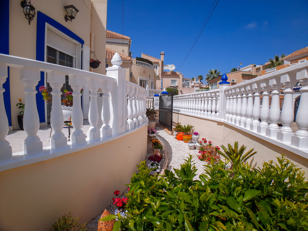 For sale - 3 Bedroom 2 Bathroom Villa in Villamartin - , Villamartin, Alicante, Spain - Alicante