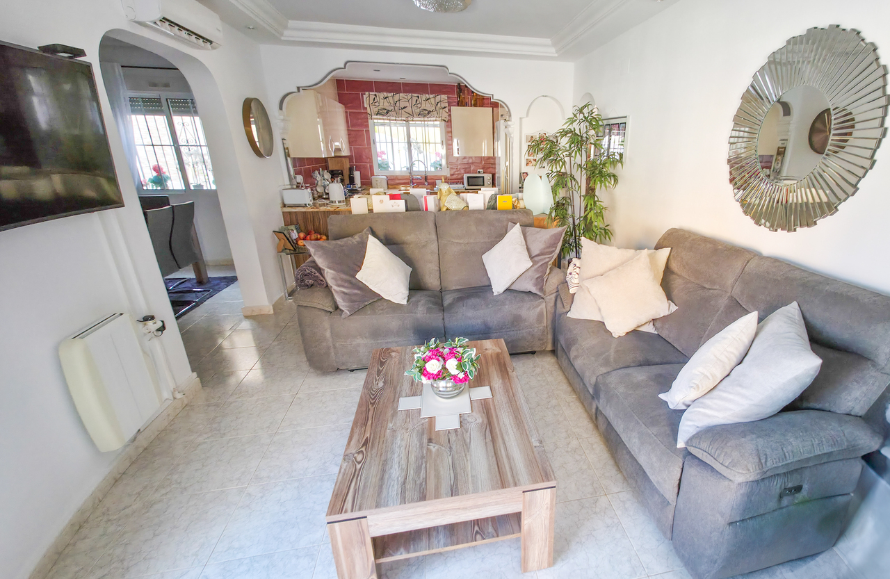 For sale - 3 Bedroom 2 Bathroom Villa in Villamartin - , Villamartin, Alicante, Spain - Alicante