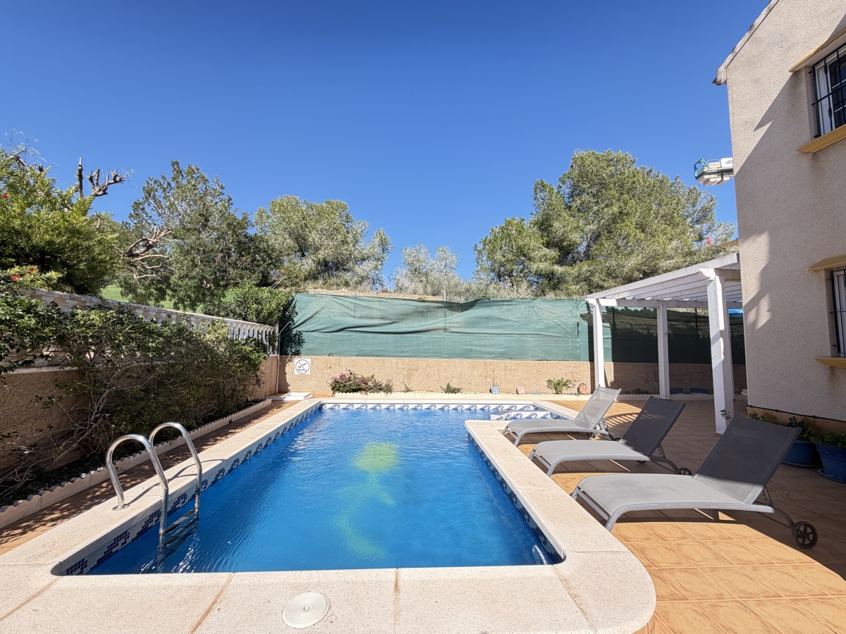 For sale - 3 Bedroom 2 Bathroom Villa in Villamartin - , Villamartin, Alicante, Spain - Alicante