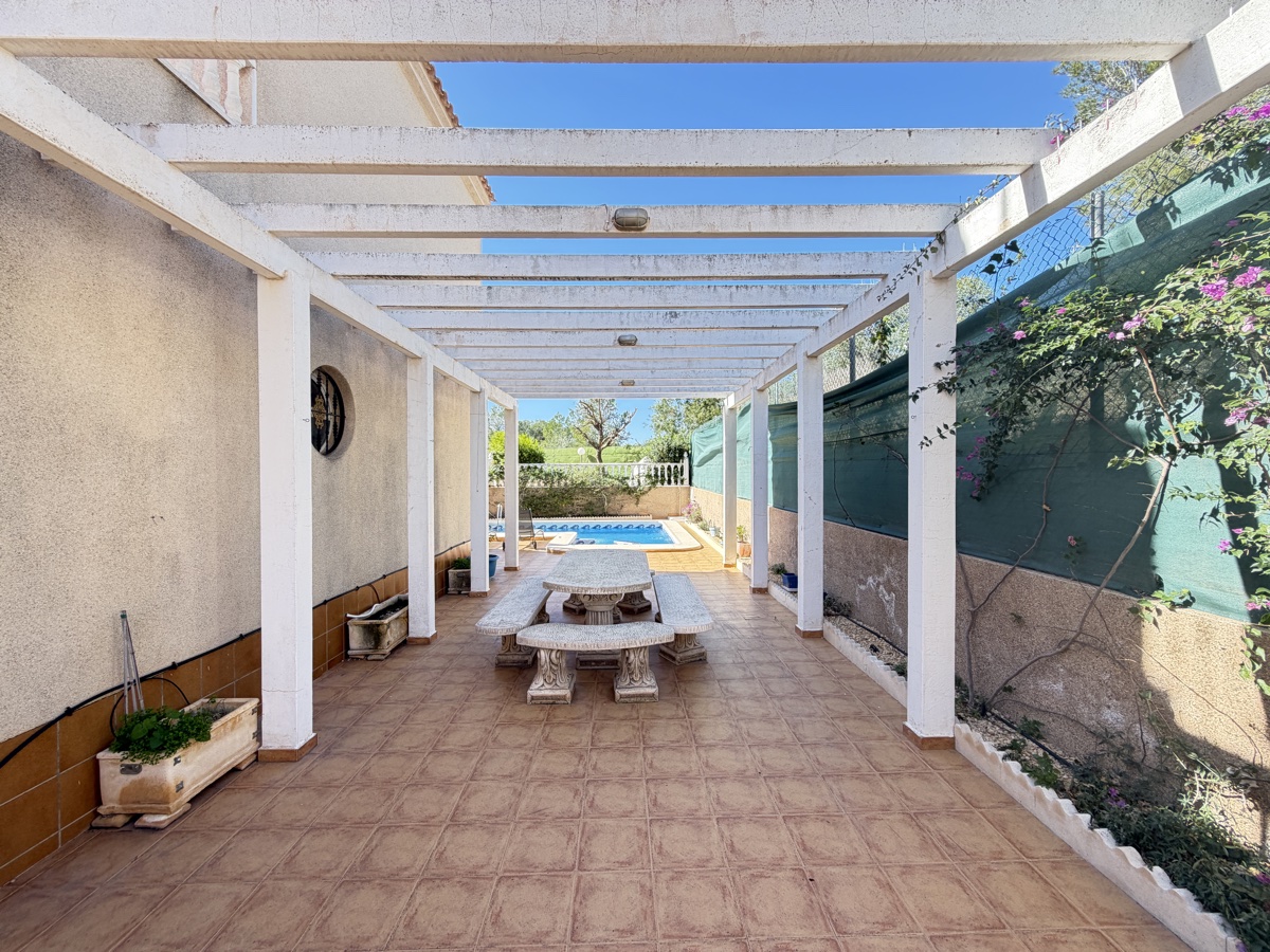 For sale - 3 Bedroom 2 Bathroom Villa in Villamartin - , Villamartin, Alicante, Spain - Alicante