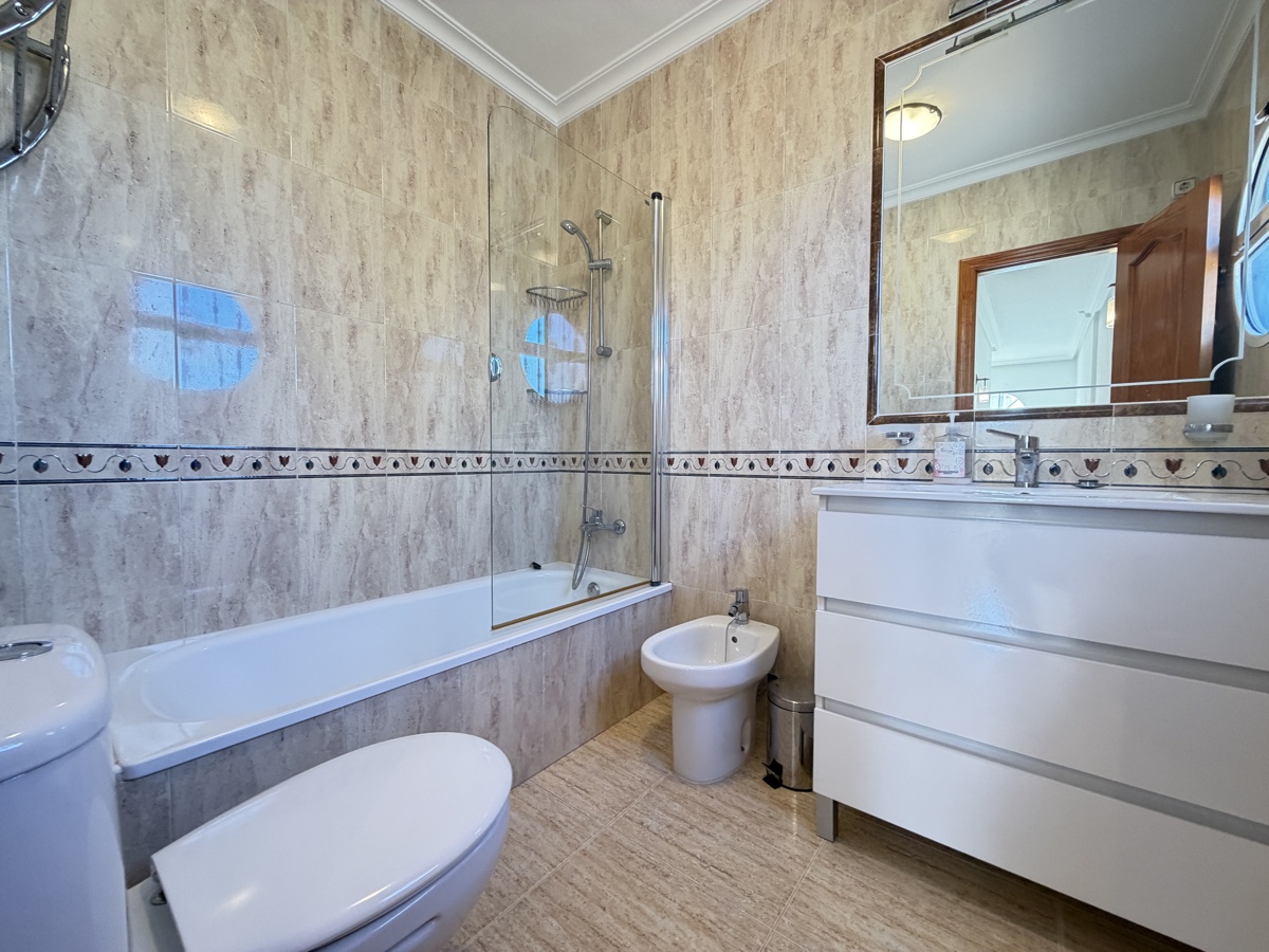 For sale - 3 Bedroom 2 Bathroom Villa in Villamartin - , Villamartin, Alicante, Spain - Alicante