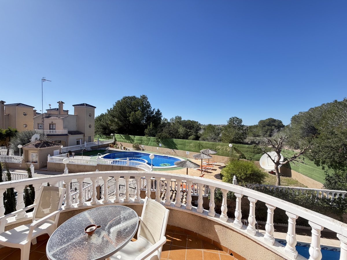 For sale - 3 Bedroom 2 Bathroom Villa in Villamartin - , Villamartin, Alicante, Spain - Alicante
