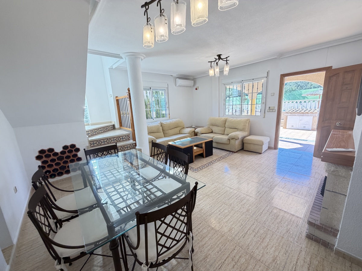 For sale - 3 Bedroom 2 Bathroom Villa in Villamartin - , Villamartin, Alicante, Spain - Alicante