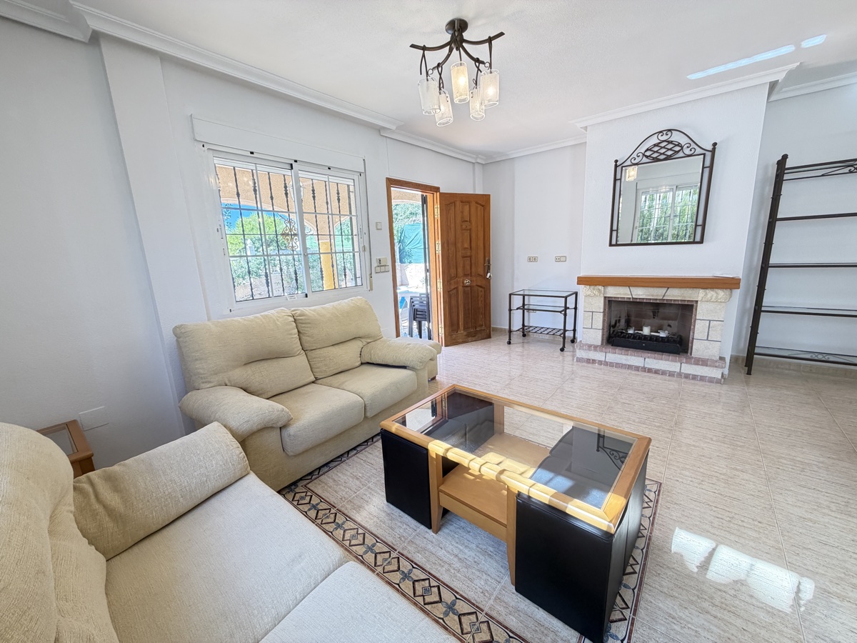 For sale - 3 Bedroom 2 Bathroom Villa in Villamartin - , Villamartin, Alicante, Spain - Alicante