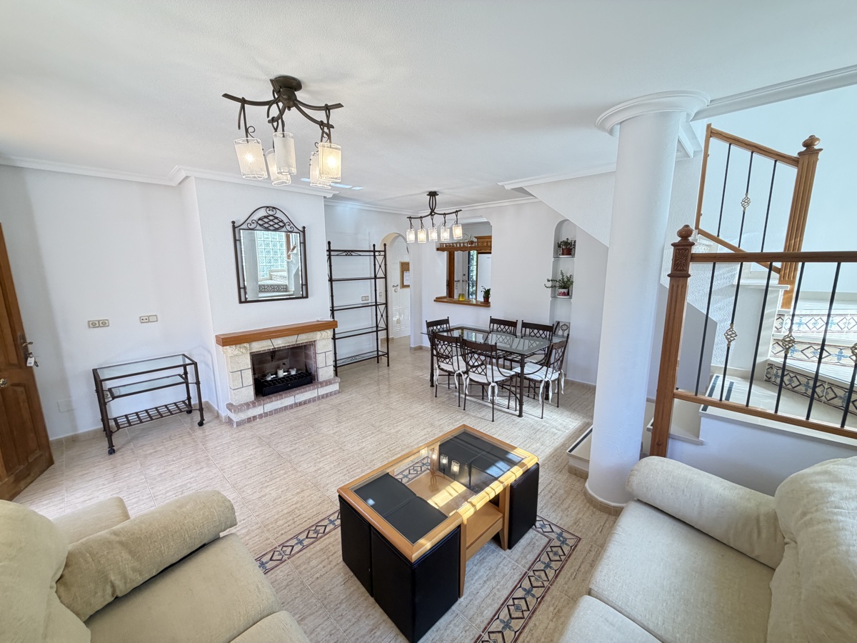 For sale - 3 Bedroom 2 Bathroom Villa in Villamartin - , Villamartin, Alicante, Spain - Alicante