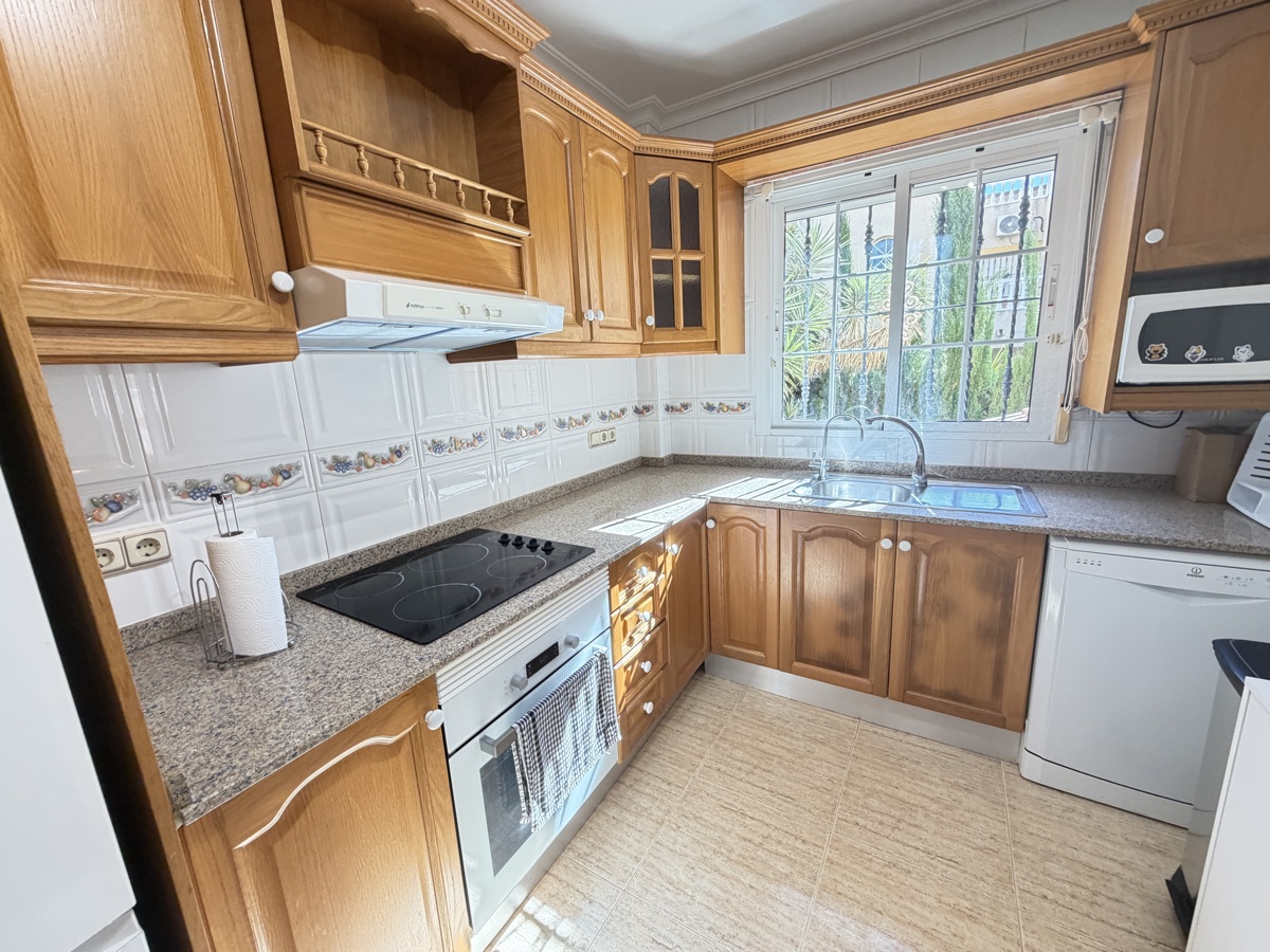 For sale - 3 Bedroom 2 Bathroom Villa in Villamartin - , Villamartin, Alicante, Spain - Alicante