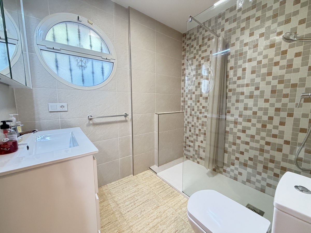 For sale - 3 Bedroom 2 Bathroom Villa in Villamartin - , Villamartin, Alicante, Spain - Alicante