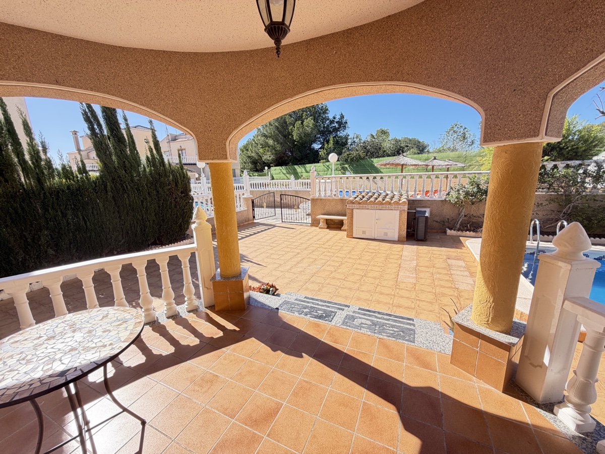 For sale - 3 Bedroom 2 Bathroom Villa in Villamartin - , Villamartin, Alicante, Spain - Alicante