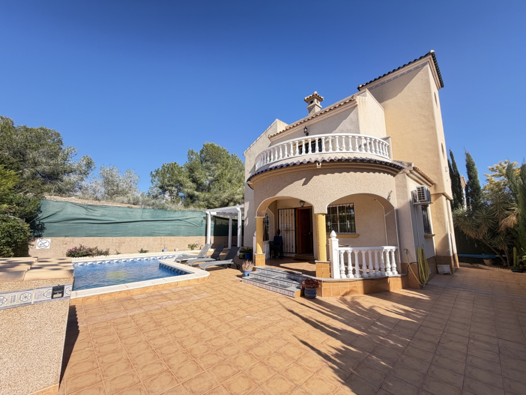 3 Bedroom 2 Bathroom Villa in Villamartin