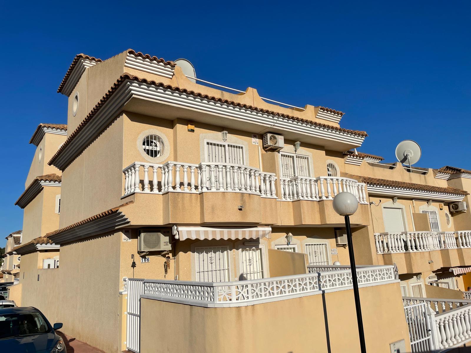 For sale - 2 Bedroom 2 Bathroom Townhouse in Villamartin - , Villamartin, Alicante, Spain - Alicante