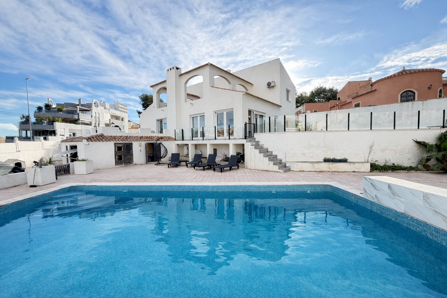 For sale - 6 Bedroom 2 Bathroom Villa in Villamartin - , Villamartin, Alicante, Spain - Alicante