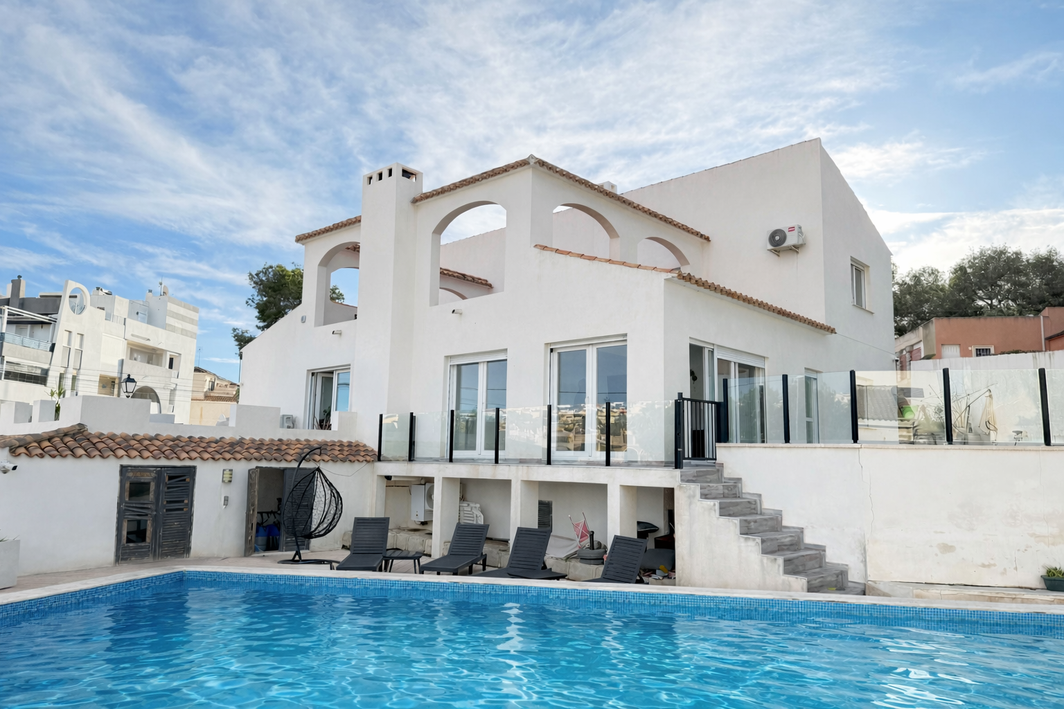 For sale - 6 Bedroom 2 Bathroom Villa in Villamartin - , Villamartin, Alicante, Spain - Alicante