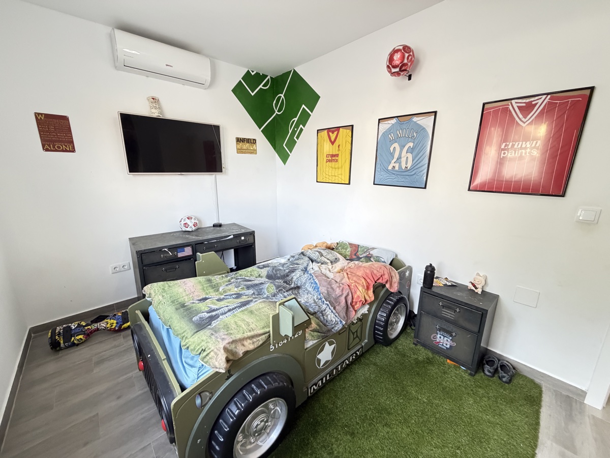 For sale - 6 Bedroom 2 Bathroom Villa in Villamartin - , Villamartin, Alicante, Spain - Alicante