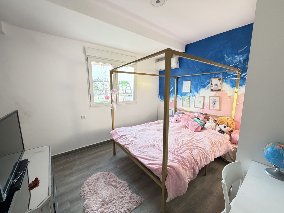 For sale - 6 Bedroom 2 Bathroom Villa in Villamartin - , Villamartin, Alicante, Spain - Alicante