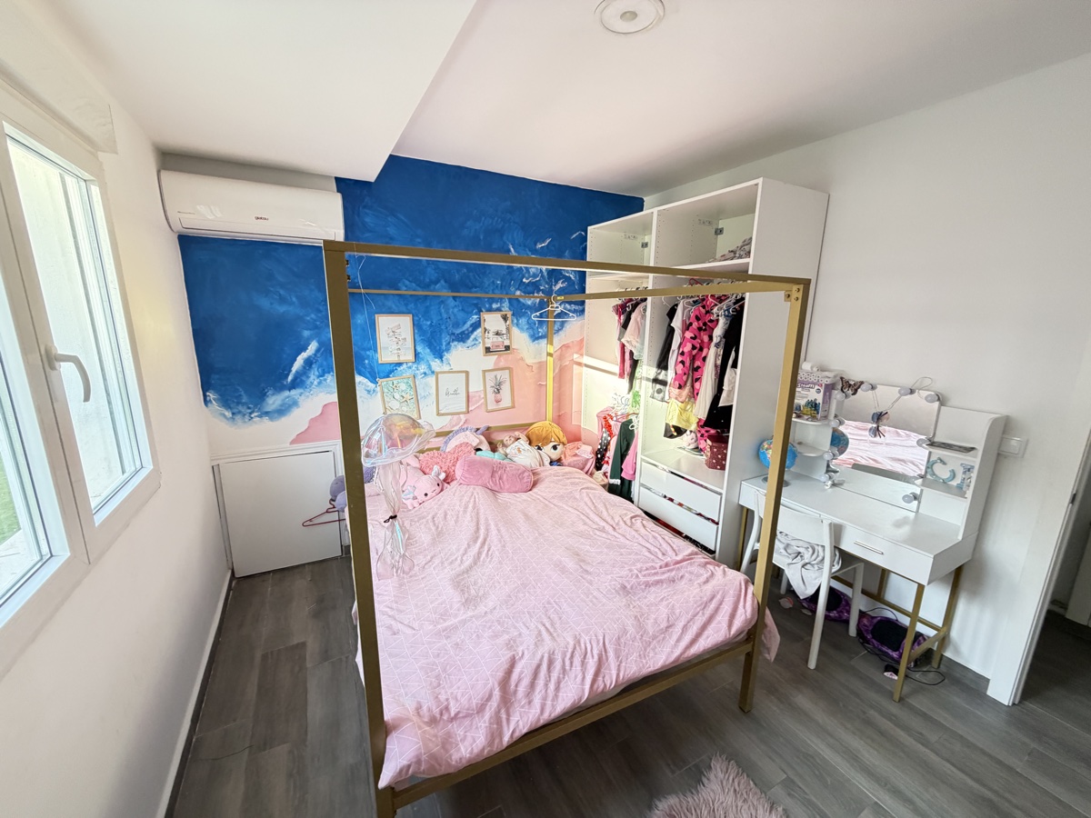 For sale - 6 Bedroom 2 Bathroom Villa in Villamartin - , Villamartin, Alicante, Spain - Alicante