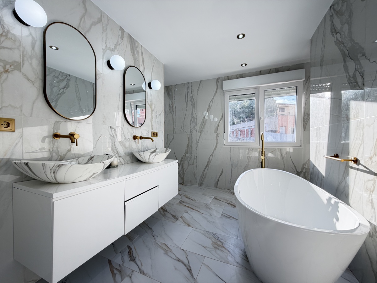 For sale - 6 Bedroom 2 Bathroom Villa in Villamartin - , Villamartin, Alicante, Spain - Alicante