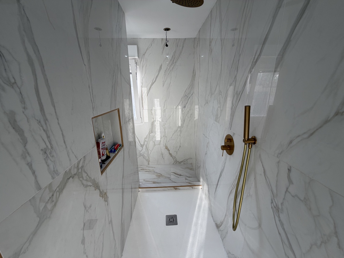 For sale - 6 Bedroom 2 Bathroom Villa in Villamartin - , Villamartin, Alicante, Spain - Alicante