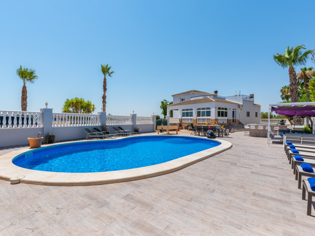4 Bedroom 4 Bathroom Country Property in Catral