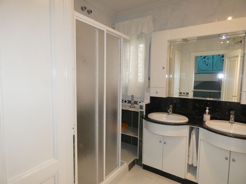 For sale - 4 Bedroom 4 Bathroom Villa in Almoradi - Inland  - Alicante