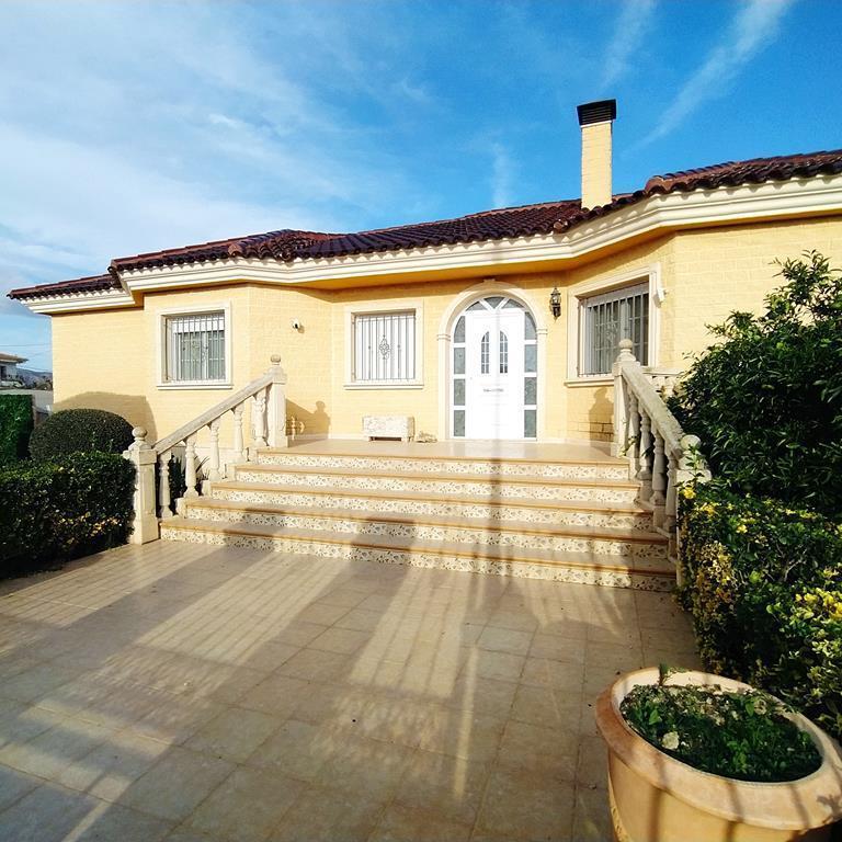 For sale - 4 Bedroom 2 Bathroom Villa in Orihuela - LOS DESEMPARADOS  - Alicante