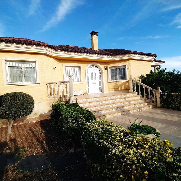 For sale - 4 Bedroom 2 Bathroom Villa in Orihuela - LOS DESEMPARADOS  - Alicante