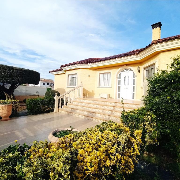 For sale - 4 Bedroom 2 Bathroom Villa in Orihuela - LOS DESEMPARADOS  - Alicante