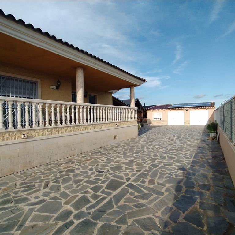 For sale - 4 Bedroom 2 Bathroom Villa in Orihuela - LOS DESEMPARADOS  - Alicante