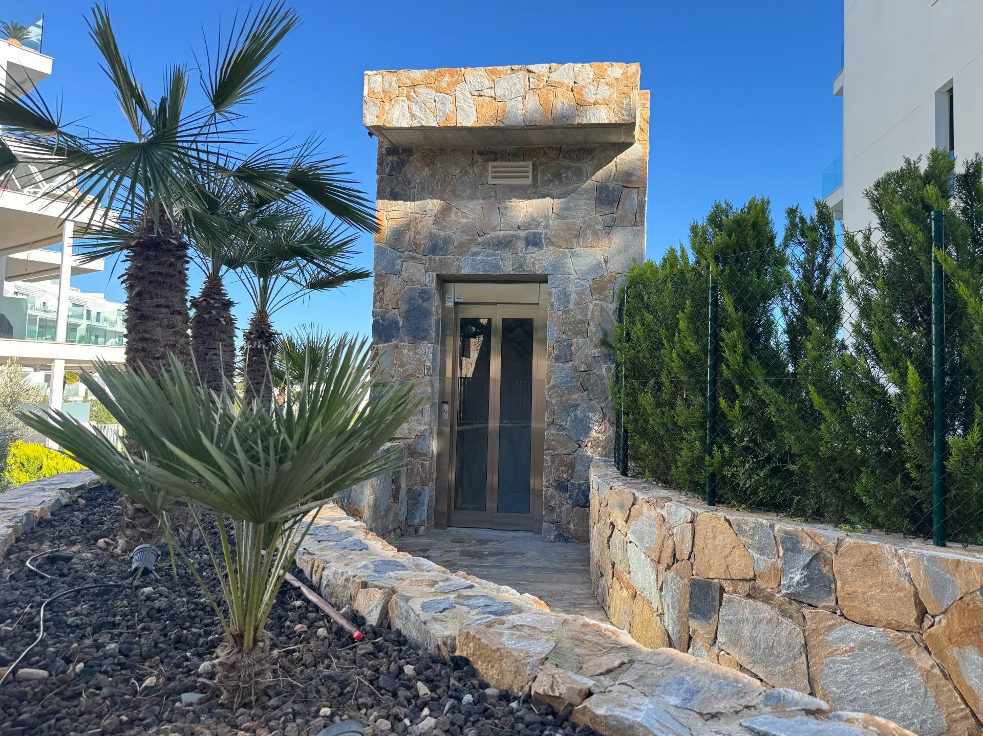 For sale - 3 Bedroom 2 Bathroom Apartment in Orihuela - Las Colinas Golf  - Alicante