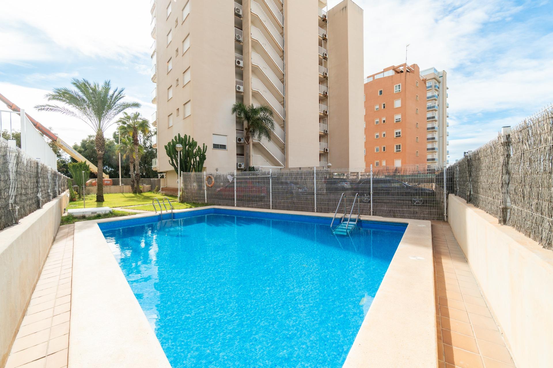 For sale - 3 Bedroom 1 Bathroom Flat in Guardamar del Segura - Puerto Deportivo  - Alicante