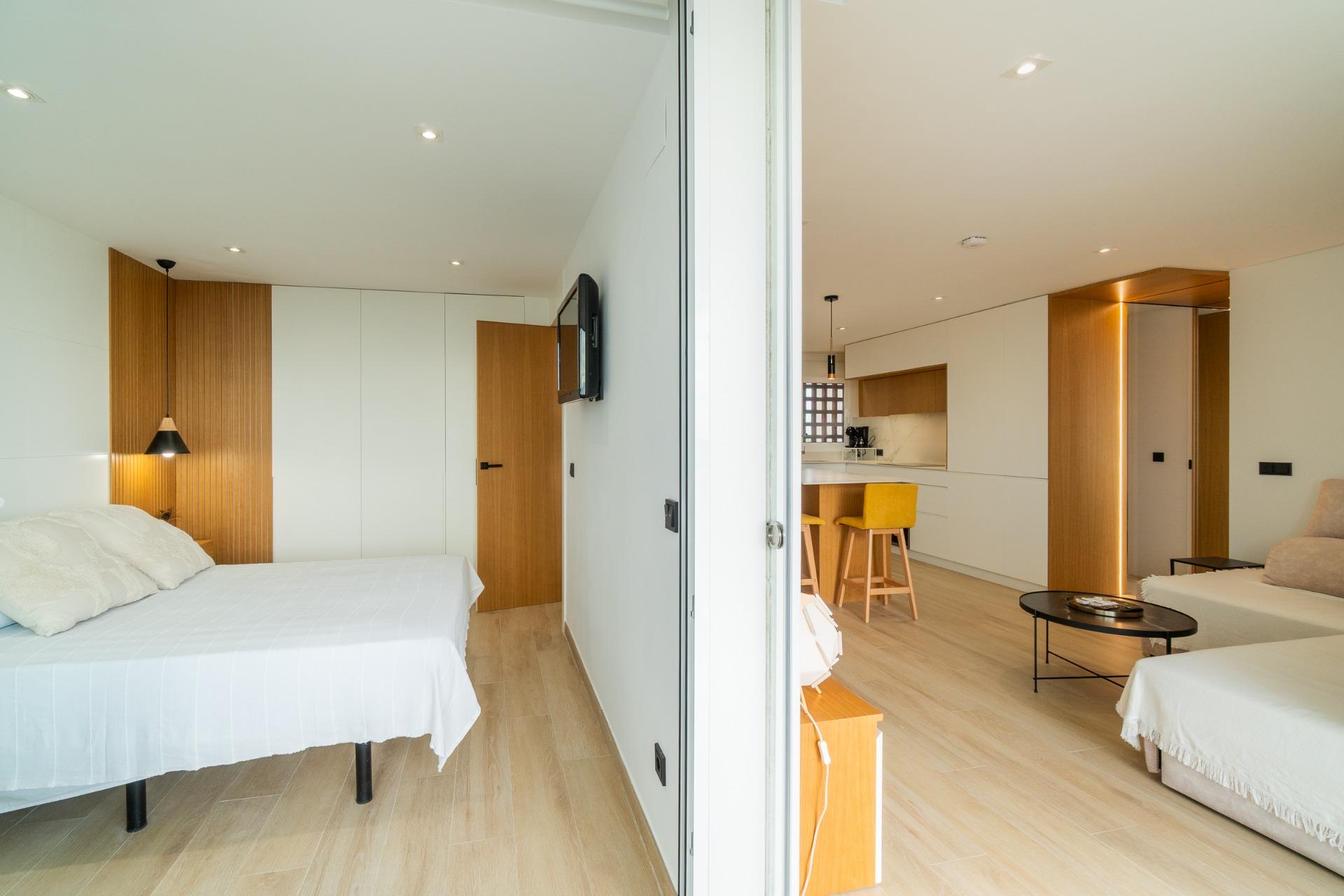 For sale - 3 Bedroom 1 Bathroom Flat in Guardamar del Segura - Puerto Deportivo  - Alicante