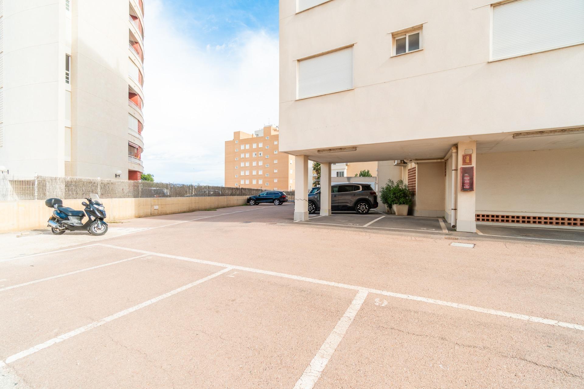 For sale - 3 Bedroom 1 Bathroom Flat in Guardamar del Segura - Puerto Deportivo  - Alicante