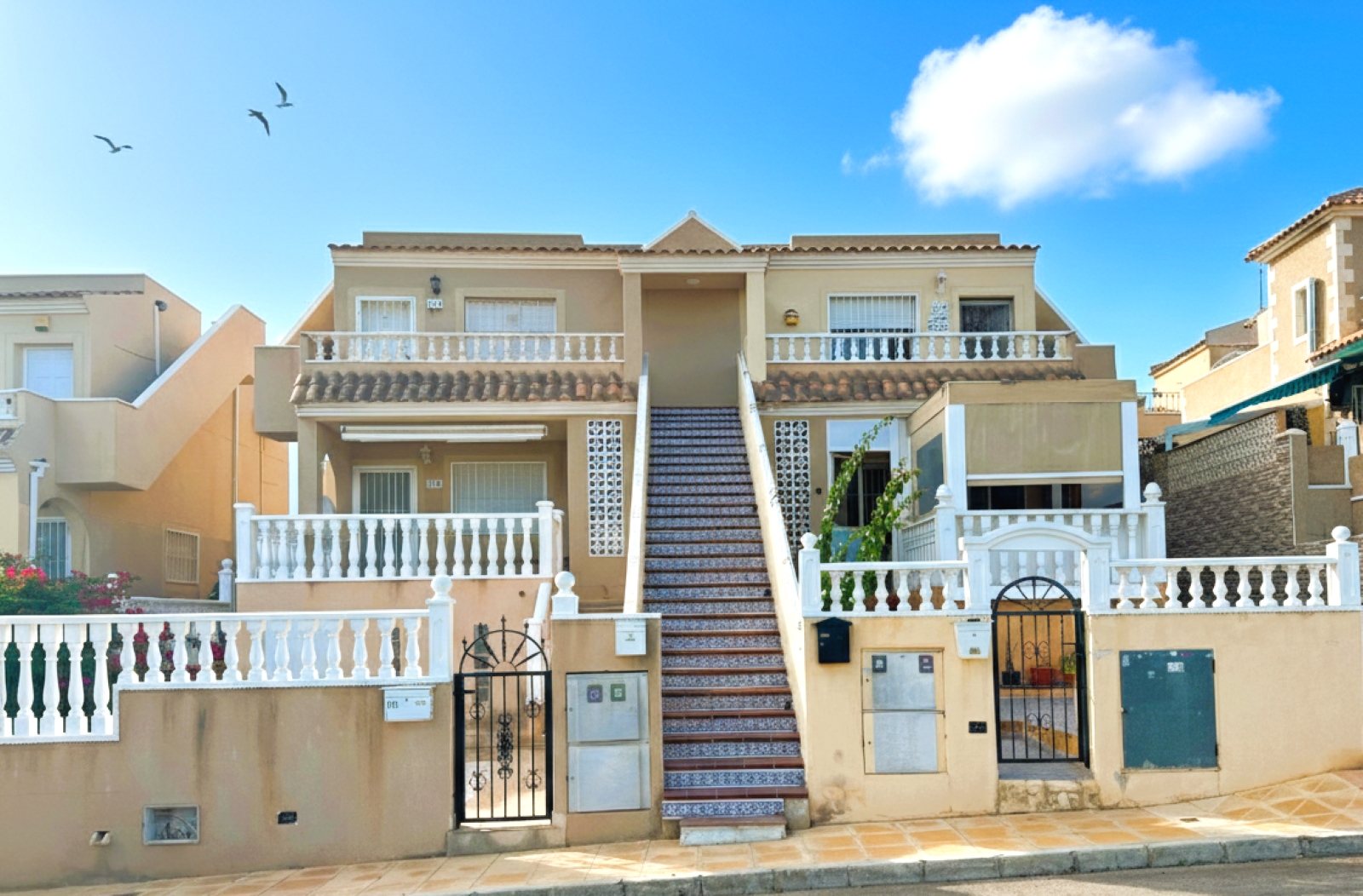 For sale - 2 Bedroom 1 Bathroom Penthouse in Villamartin - Las filipinas  - Alicante