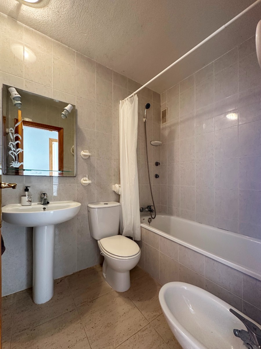 For sale - 2 Bedroom 1 Bathroom Penthouse in Villamartin - Las filipinas  - Alicante