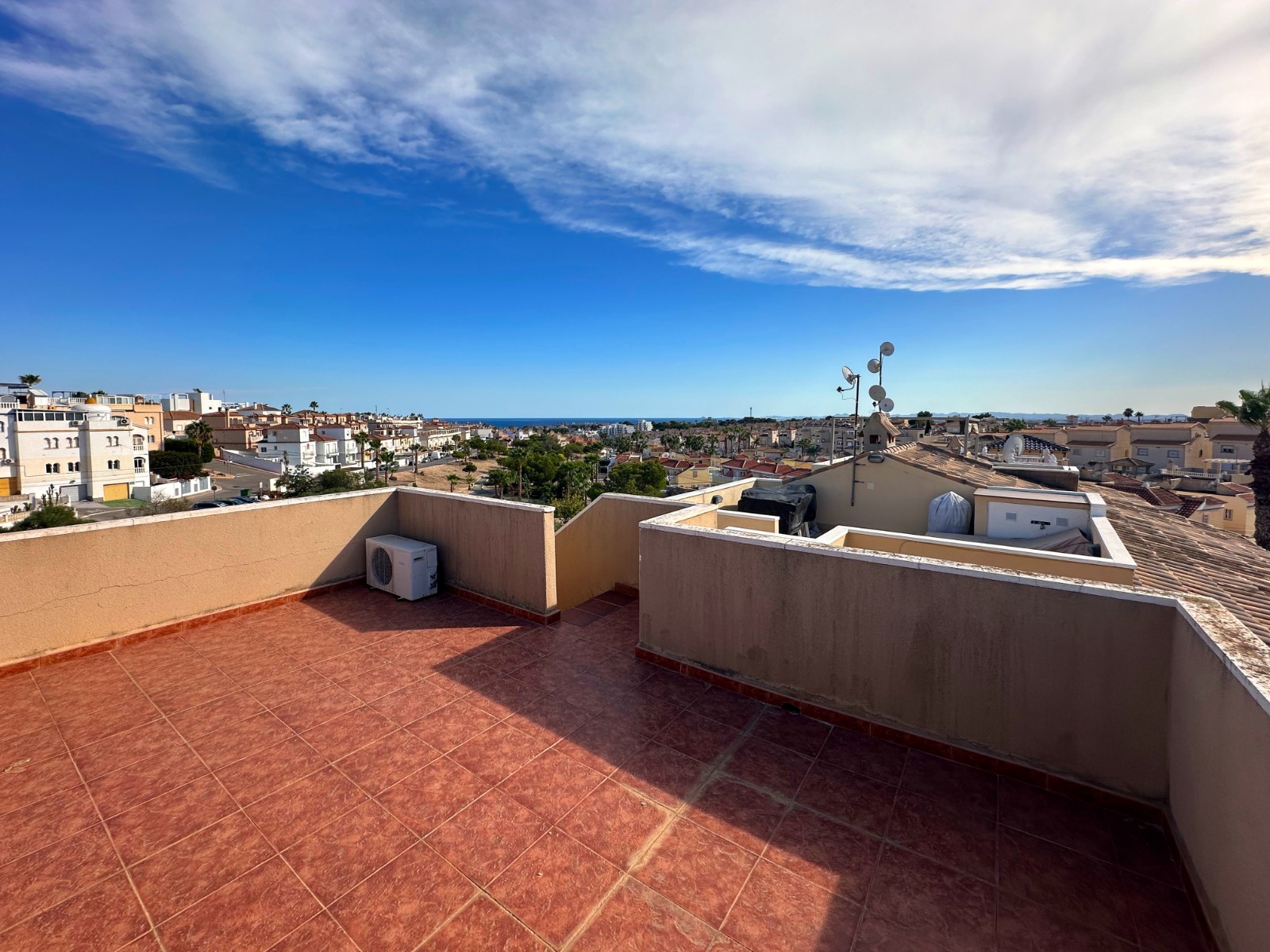 For sale - 2 Bedroom 1 Bathroom Penthouse in Villamartin - Las filipinas  - Alicante