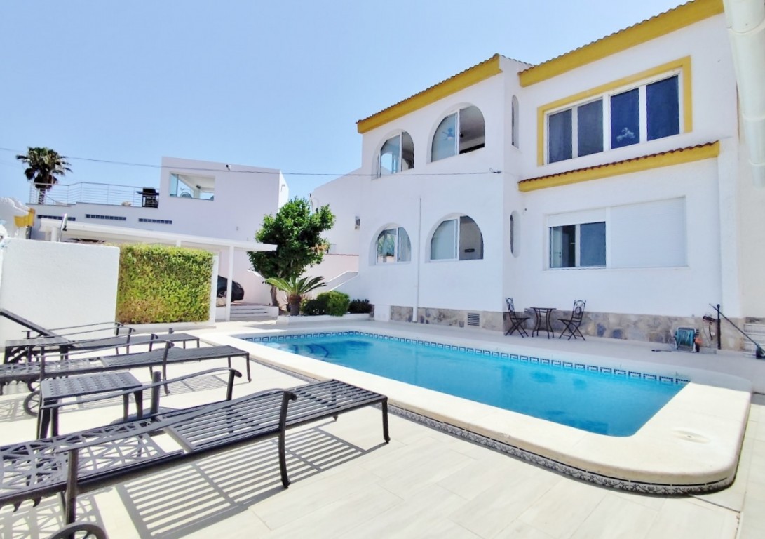 For sale - 4 Bedroom 3 Bathroom Villa in San Miguel de Salinas - San Miguel de Salinas  - Alicante