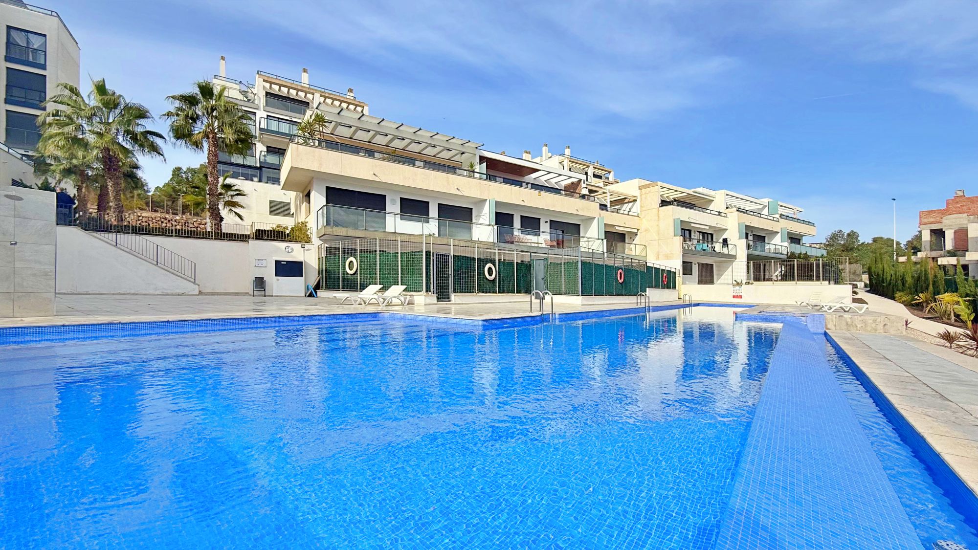 For sale - 2 Bedroom 2 Bathroom Penthouse Apartment in Villamartin - Campoamor  - Alicante