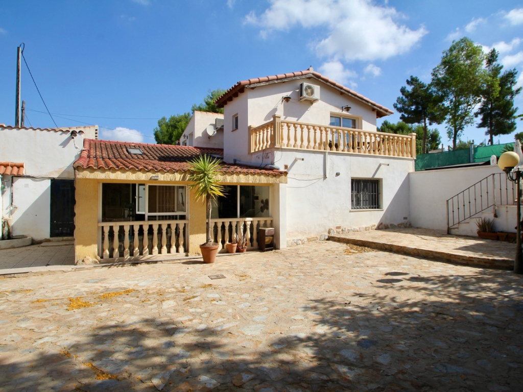 4 Bedroom 2 Bathroom Villa in Close to Sucina