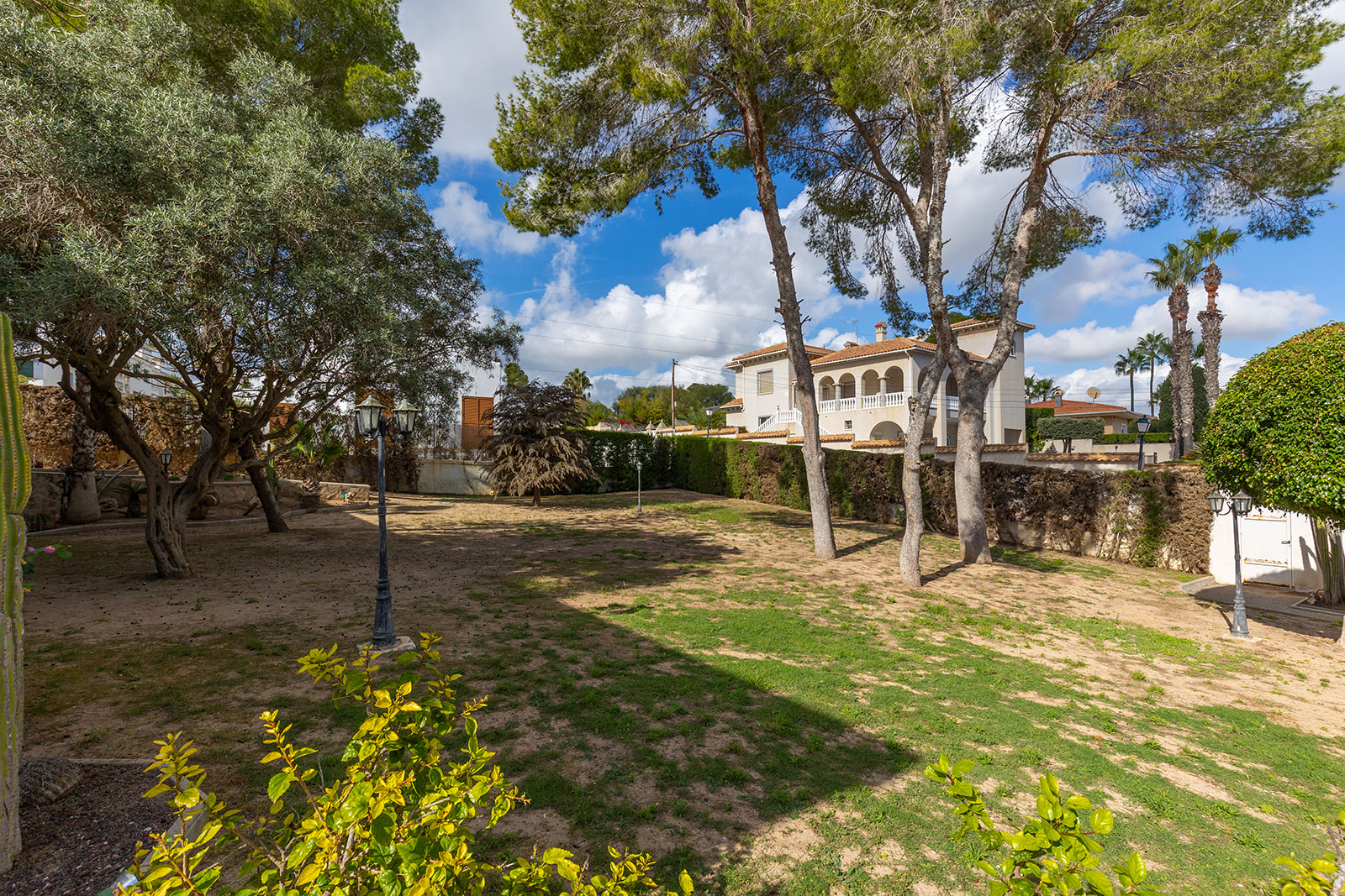 For sale - 5 Bedroom 3 Bathroom Villa in Orihuela Costa - Las Filipinas  - Alicante