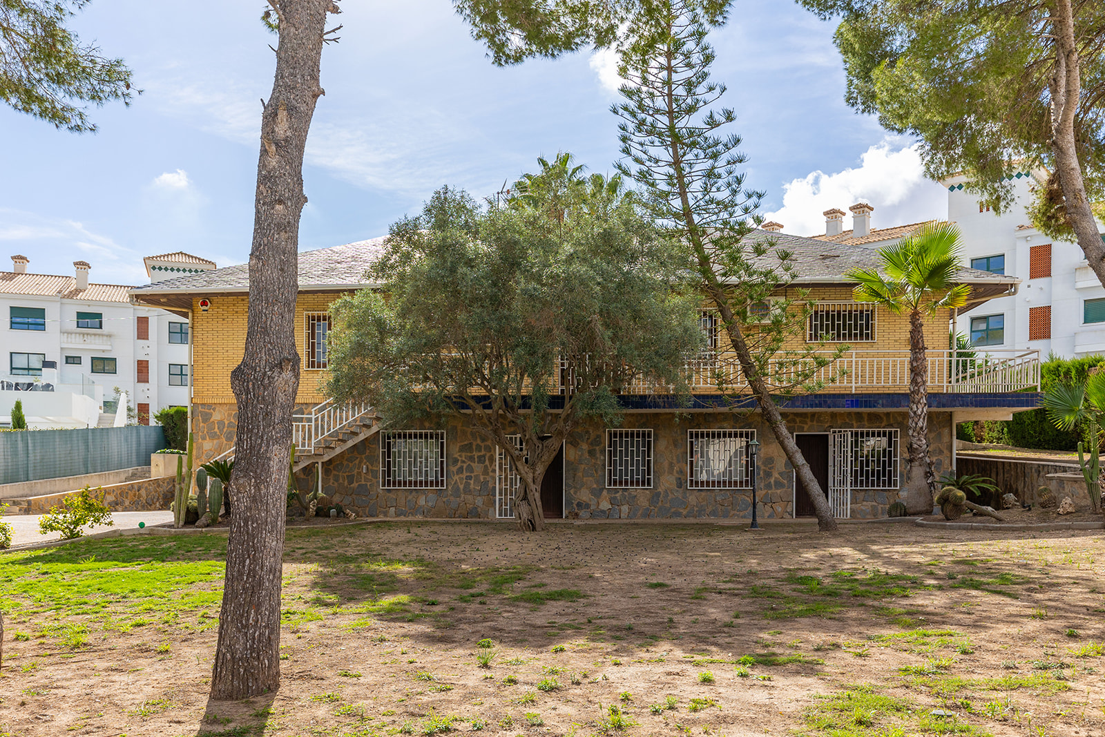 For sale - 5 Bedroom 3 Bathroom Villa in Orihuela Costa - Las Filipinas  - Alicante
