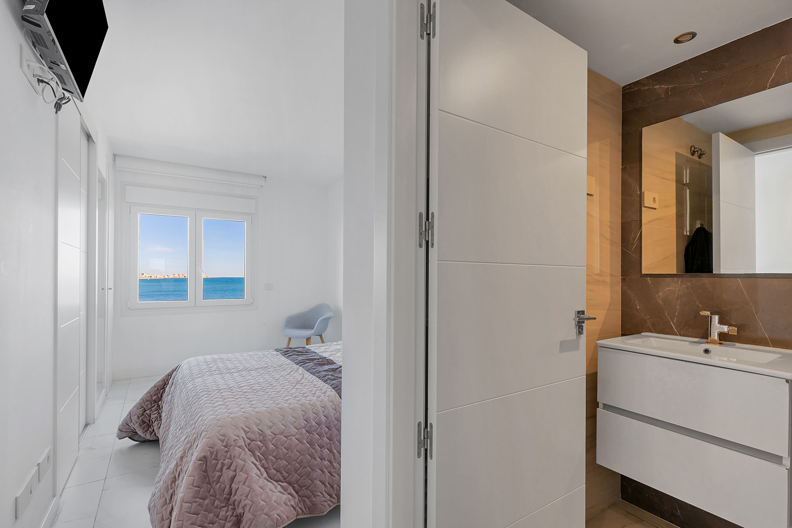 For sale - 2 Bedroom 2 Bathroom Apartment in Torrevieja - Punta Prima  - Alicante