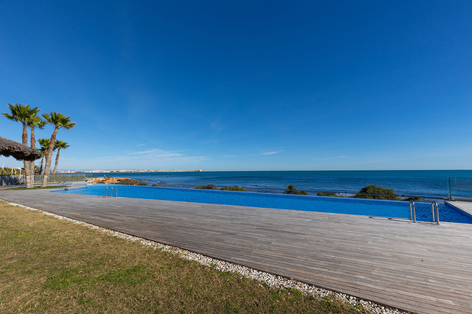 For sale - 2 Bedroom 2 Bathroom Apartment in Torrevieja - Punta Prima  - Alicante