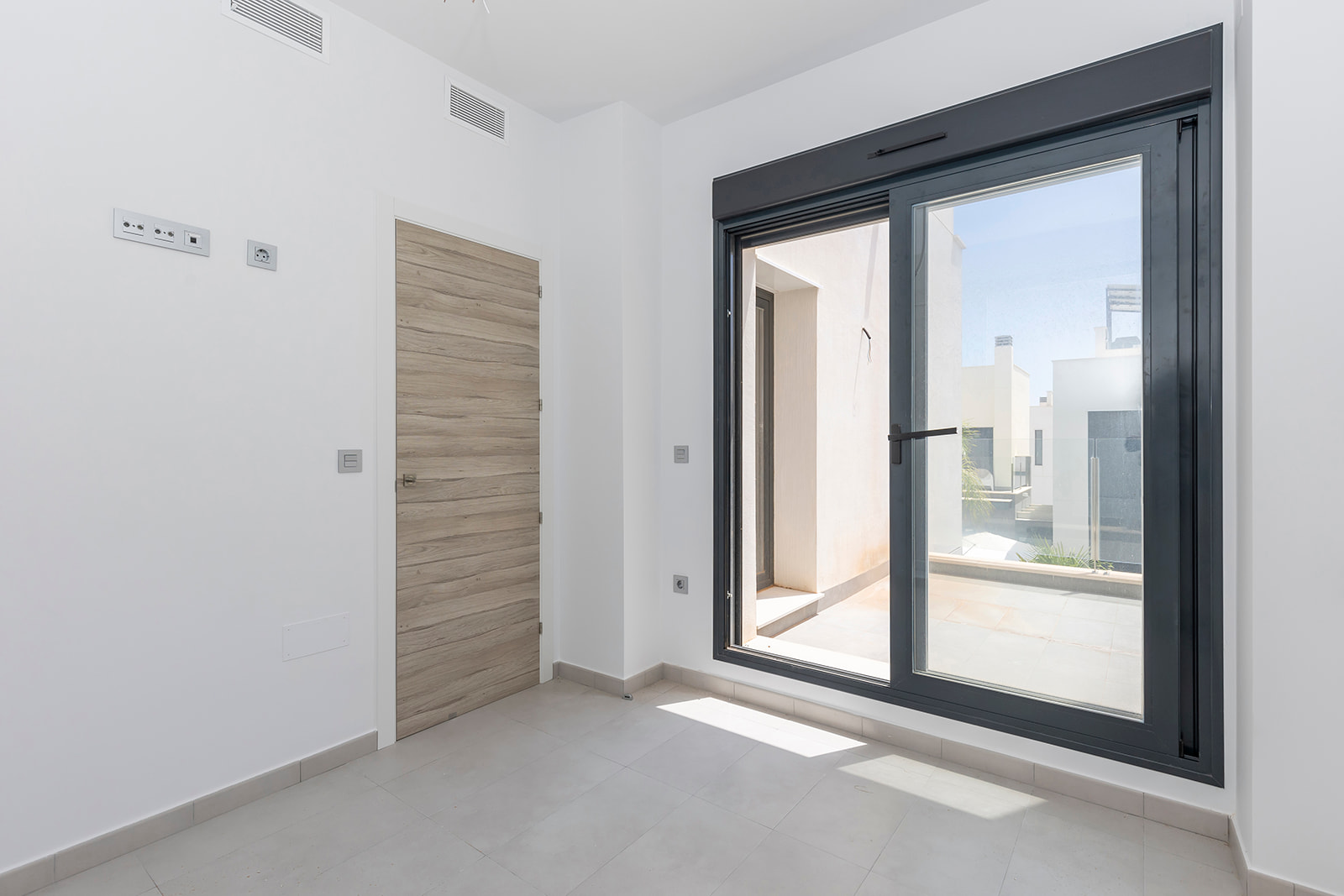 For sale - 3 Bedroom 2 Bathroom Villa in Villamartin - Orihuela Costa  - Alicante