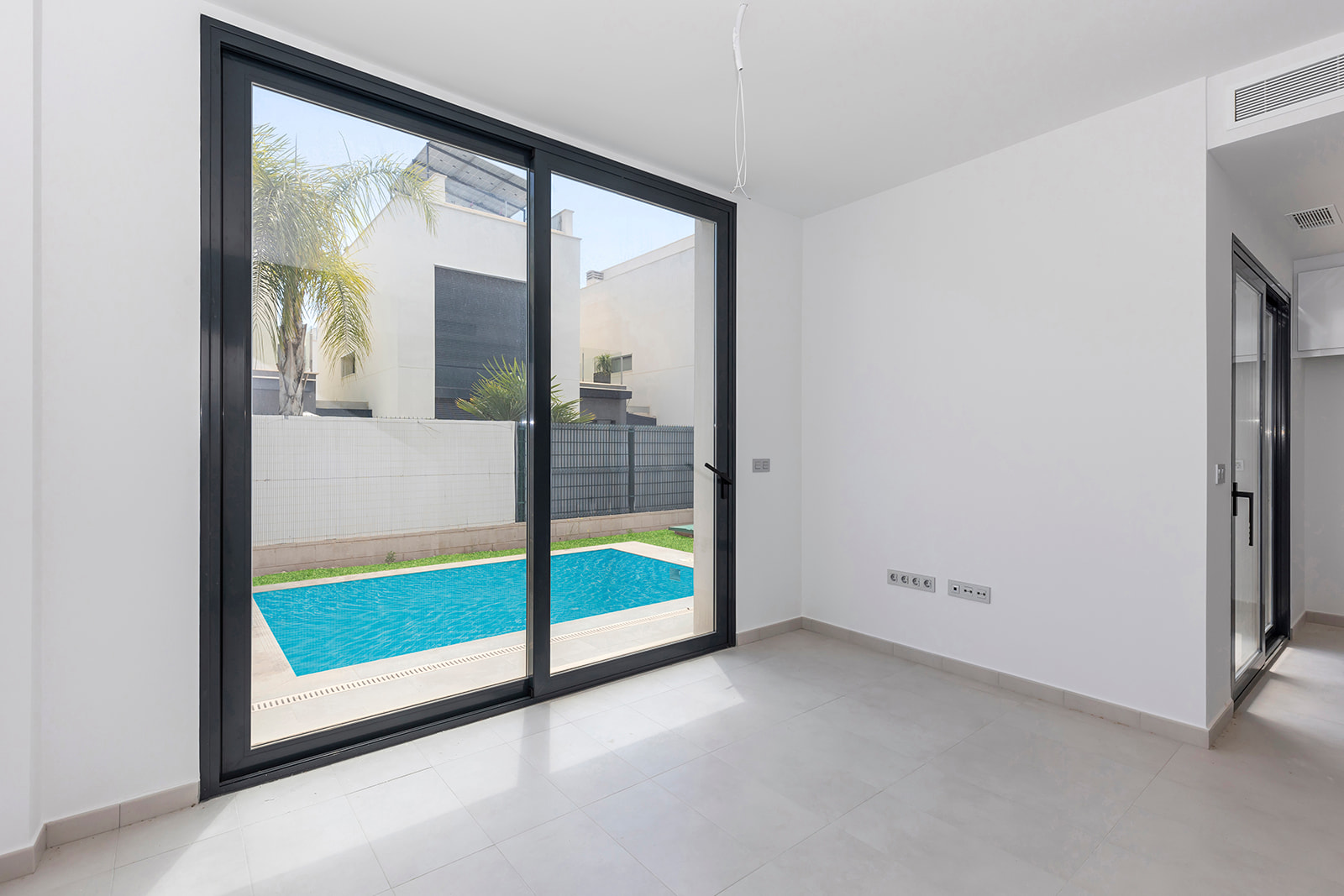 For sale - 3 Bedroom 2 Bathroom Villa in Villamartin - Orihuela Costa  - Alicante