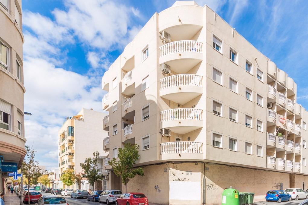 For sale - 2 Bedroom 1 Bathroom Apartment in Torrevieja - Centro  - Alicante
