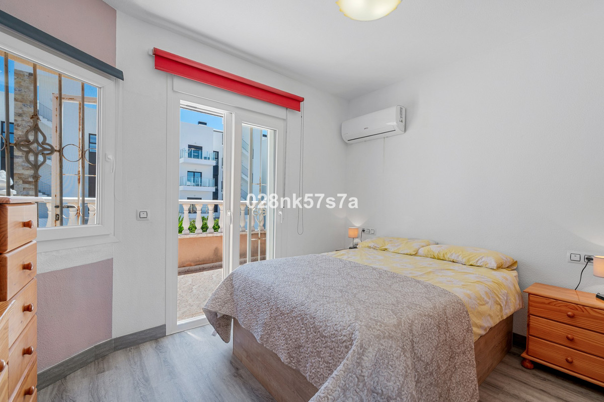 For sale - 3 Bedroom 2 Bathroom House - Townhouse in La Zenia - La Zenia  - Alicante