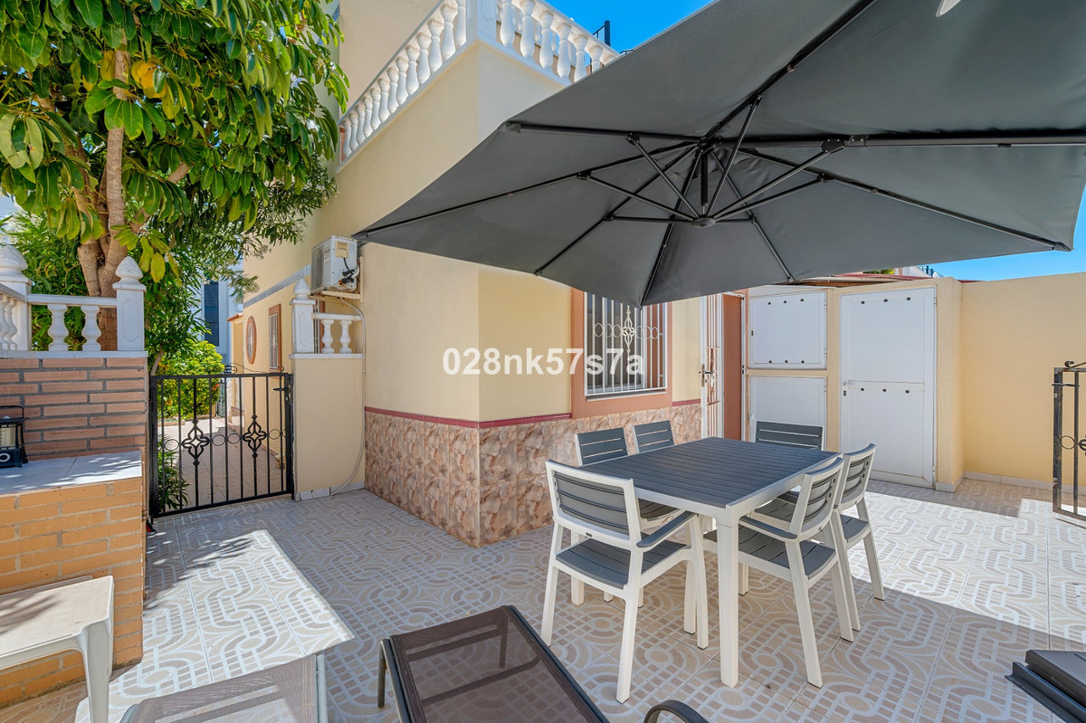 For sale - 3 Bedroom 2 Bathroom House - Townhouse in La Zenia - La Zenia  - Alicante