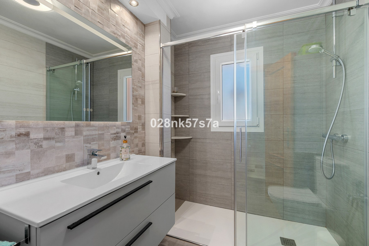 For sale - 3 Bedroom 2 Bathroom House - Townhouse in La Zenia - La Zenia  - Alicante